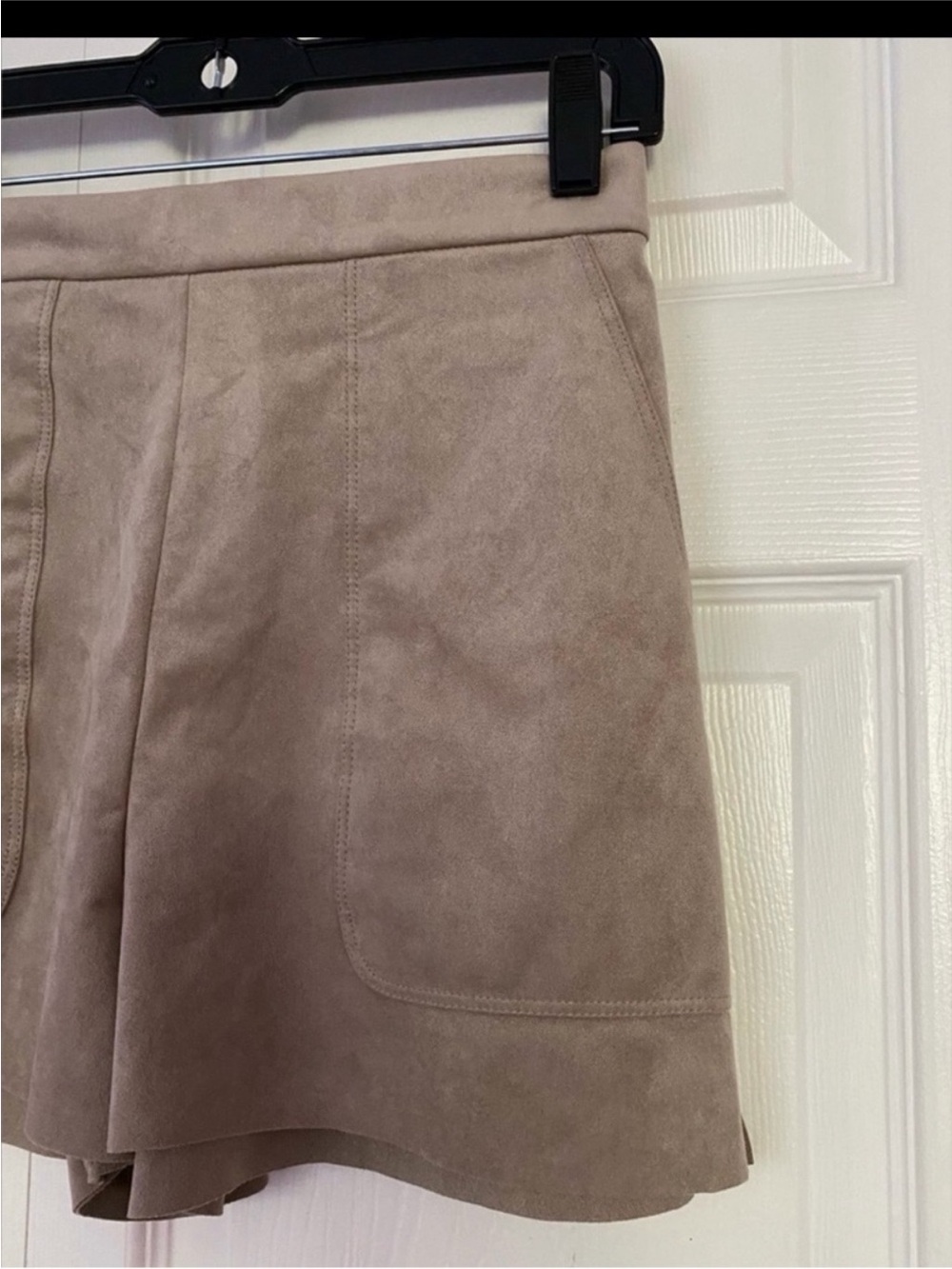 Aritzia Wilfred Women's Shorts Bossier Faux Suede Tan Shorts size Medium - Picture 4 of 13